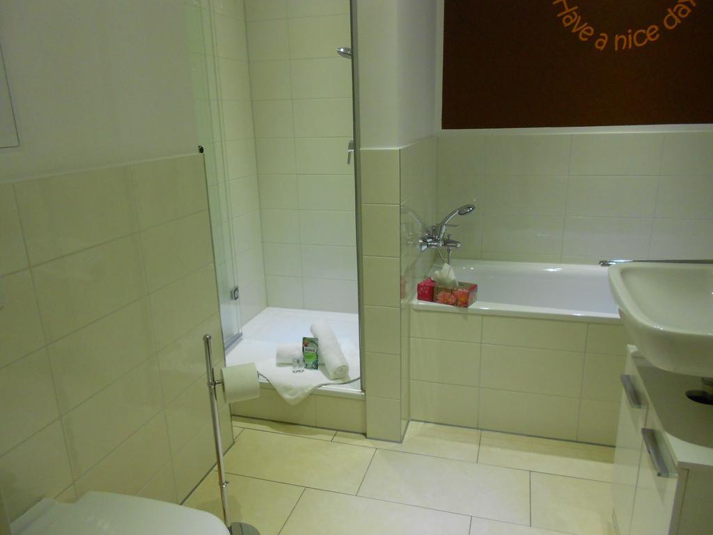 Mein Appartement Huerth Koeln Phòng bức ảnh